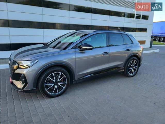 Сірий Ауді Q4 e-tron, об'ємом двигуна 0 л та пробігом 42 тис. км за 34500 $, фото 3 на Automoto.ua
