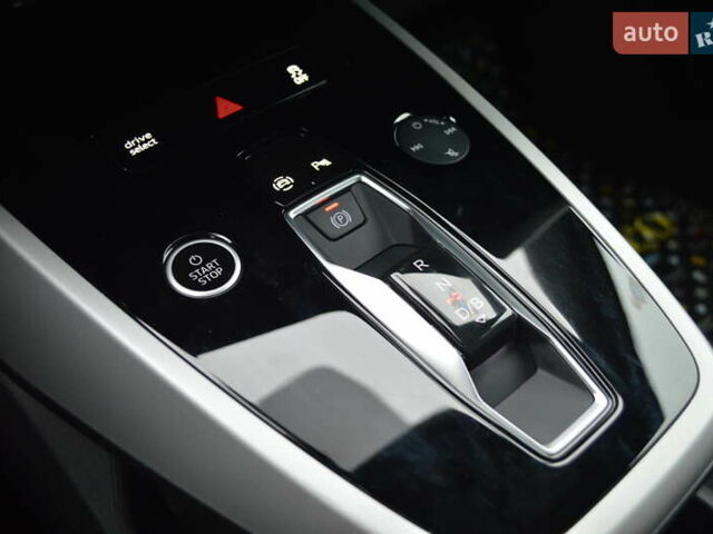 Серый Ауди Q4 e-tron, объемом двигателя 0 л и пробегом 22 тыс. км за 29999 $, фото 33 на Automoto.ua