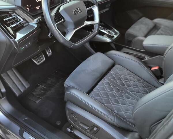 Сірий Ауді Q4 e-tron, об'ємом двигуна 0 л та пробігом 42 тис. км за 34500 $, фото 17 на Automoto.ua