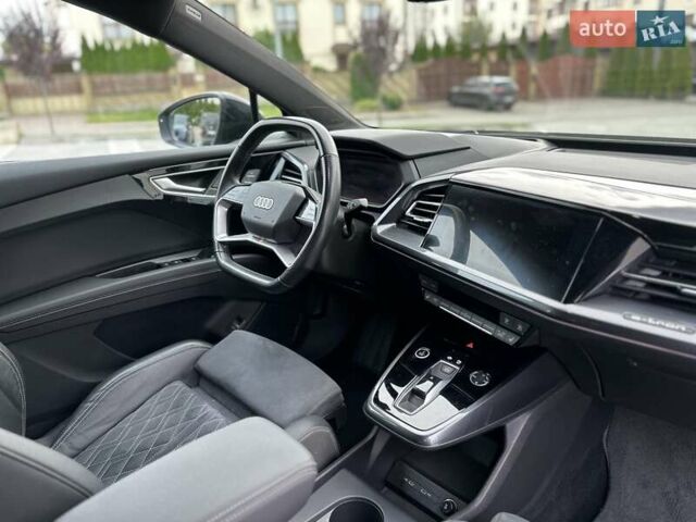 Серый Ауди Q4 e-tron, объемом двигателя 0 л и пробегом 45 тыс. км за 33850 $, фото 18 на Automoto.ua