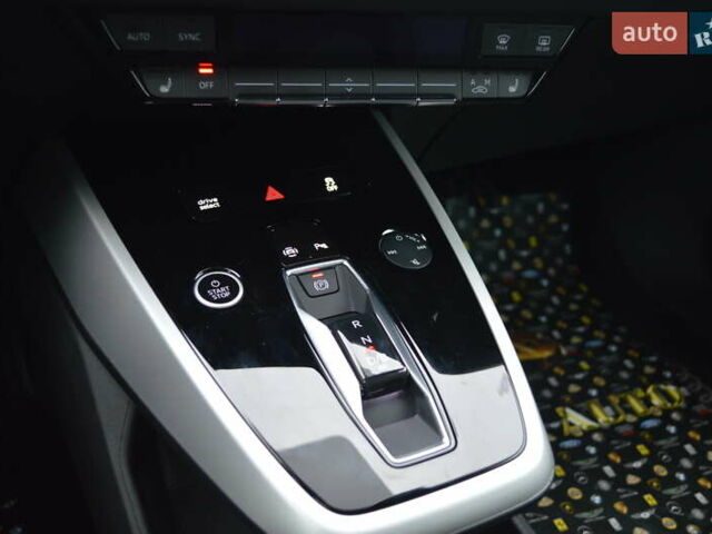 Серый Ауди Q4 e-tron, объемом двигателя 0 л и пробегом 22 тыс. км за 29999 $, фото 26 на Automoto.ua