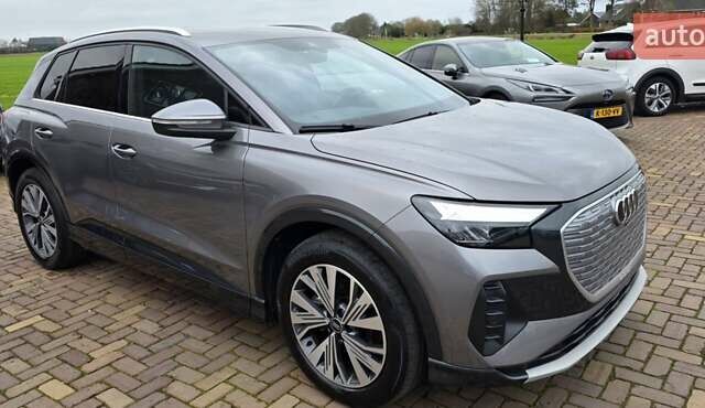 Серый Ауди Q4 e-tron, объемом двигателя 0 л и пробегом 129 тыс. км за 24532 $, фото 3 на Automoto.ua