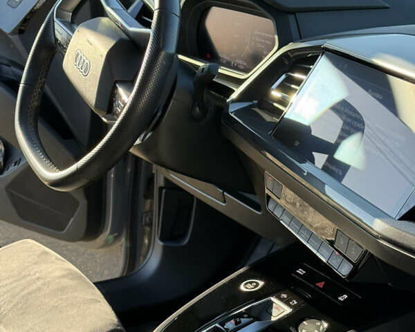 Серый Ауди Q4 e-tron, объемом двигателя 0 л и пробегом 110 тыс. км за 29800 $, фото 22 на Automoto.ua