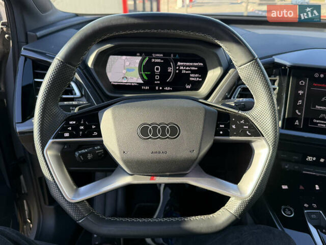 Серый Ауди Q4 e-tron, объемом двигателя 0 л и пробегом 110 тыс. км за 29800 $, фото 9 на Automoto.ua