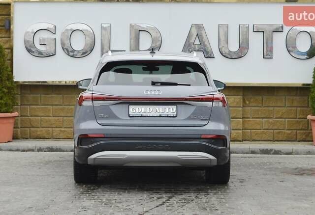 Серый Ауди Q4 e-tron, объемом двигателя 0 л и пробегом 22 тыс. км за 29999 $, фото 9 на Automoto.ua