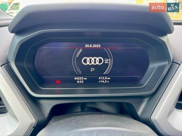 Сірий Ауді Q4 e-tron, об'ємом двигуна 0 л та пробігом 44 тис. км за 25300 $, фото 2 на Automoto.ua