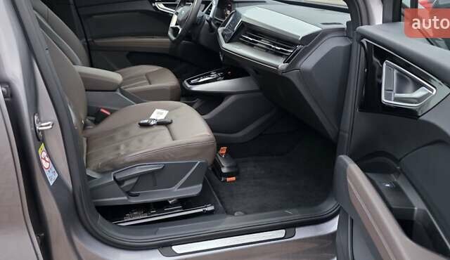 Серый Ауди Q4 e-tron, объемом двигателя 0 л и пробегом 129 тыс. км за 24532 $, фото 18 на Automoto.ua