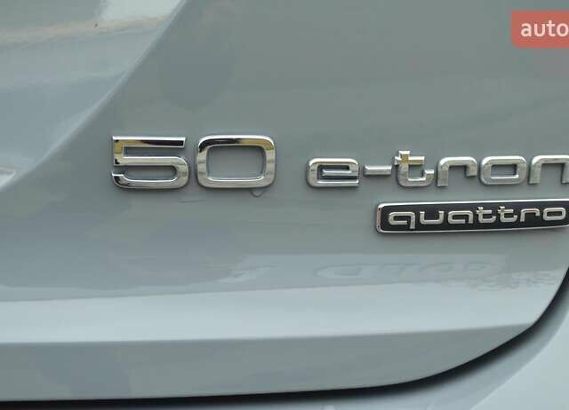 Серый Ауди Q4 e-tron, объемом двигателя 0 л и пробегом 22 тыс. км за 29999 $, фото 42 на Automoto.ua