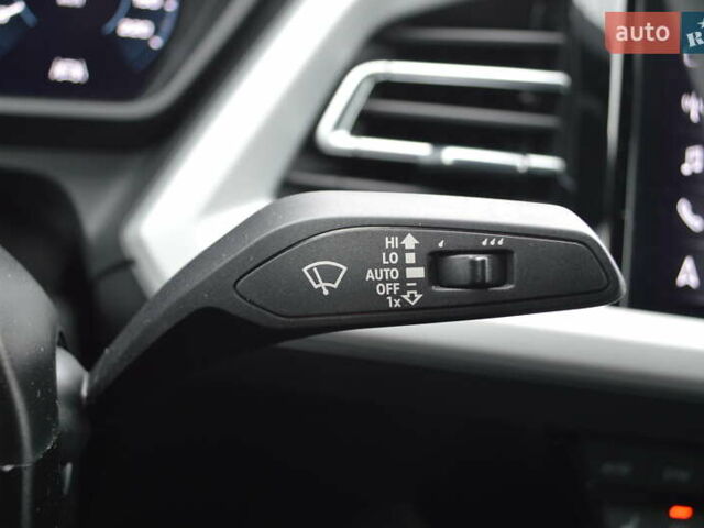 Серый Ауди Q4 e-tron, объемом двигателя 0 л и пробегом 22 тыс. км за 29999 $, фото 22 на Automoto.ua