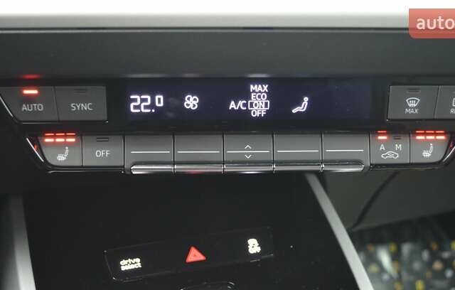 Серый Ауди Q4 e-tron, объемом двигателя 0 л и пробегом 22 тыс. км за 29999 $, фото 32 на Automoto.ua