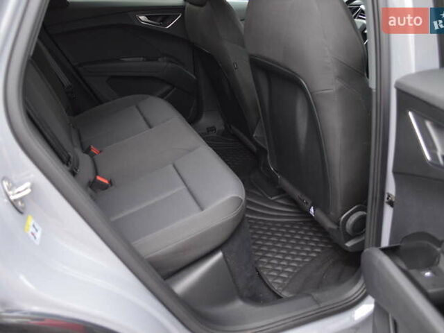 Серый Ауди Q4 e-tron, объемом двигателя 0 л и пробегом 22 тыс. км за 29999 $, фото 39 на Automoto.ua