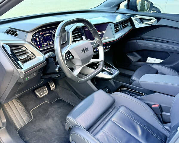 Серый Ауди Q4 e-tron, объемом двигателя 0 л и пробегом 55 тыс. км за 27500 $, фото 23 на Automoto.ua