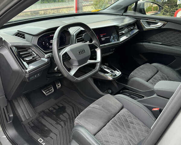 Серый Ауди Q4 e-tron, объемом двигателя 0 л и пробегом 10 тыс. км за 36900 $, фото 10 на Automoto.ua