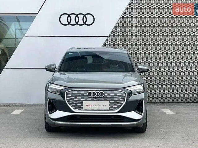 Серый Ауди Q4 e-tron, объемом двигателя 0 л и пробегом 9 тыс. км за 26900 $, фото 2 на Automoto.ua
