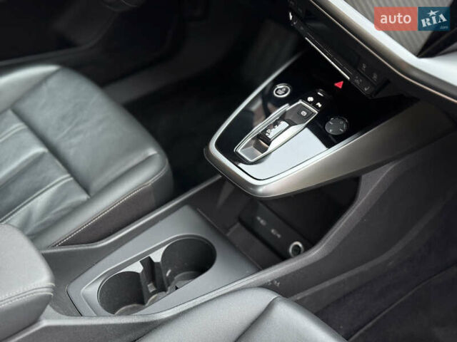 Серый Ауди Q4 e-tron, объемом двигателя 0 л и пробегом 50 тыс. км за 16900 $, фото 34 на Automoto.ua