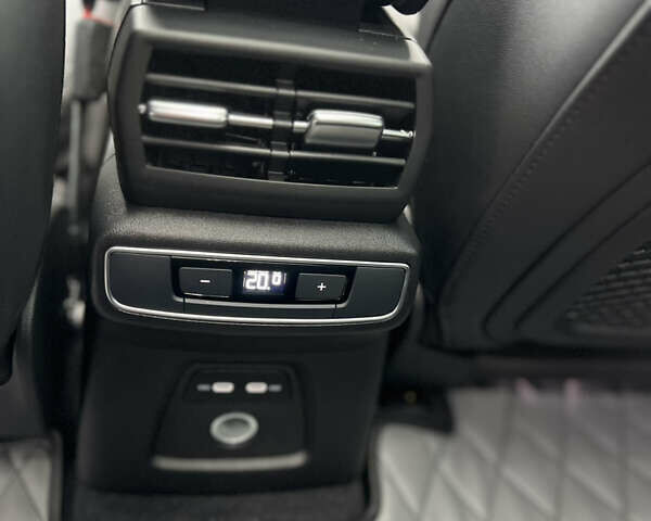 Серый Ауди Q4 e-tron, объемом двигателя 0 л и пробегом 18 тыс. км за 33500 $, фото 12 на Automoto.ua