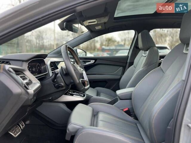 Серый Ауди Q4 e-tron, объемом двигателя 0 л и пробегом 20 тыс. км за 26999 $, фото 28 на Automoto.ua