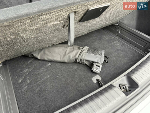 Сірий Ауді Q4 e-tron, об'ємом двигуна 0 л та пробігом 25 тис. км за 29790 $, фото 53 на Automoto.ua