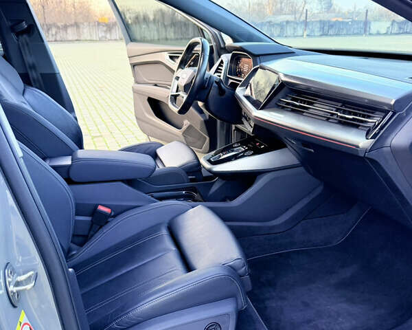 Серый Ауди Q4 e-tron, объемом двигателя 0 л и пробегом 55 тыс. км за 27500 $, фото 27 на Automoto.ua