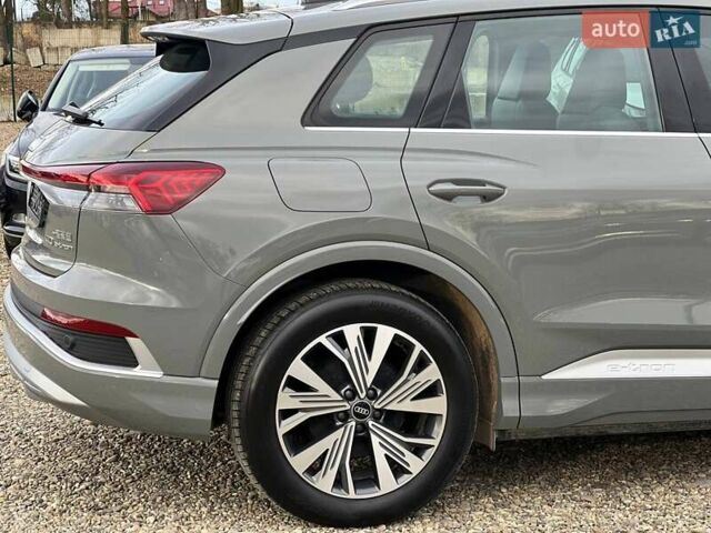 Серый Ауди Q4 e-tron, объемом двигателя 0 л и пробегом 16 тыс. км за 26999 $, фото 10 на Automoto.ua