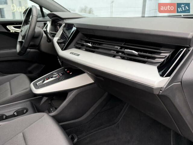 Сірий Ауді Q4 e-tron, об'ємом двигуна 0 л та пробігом 25 тис. км за 29790 $, фото 32 на Automoto.ua