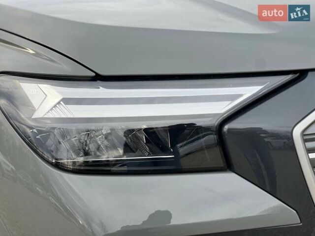 Серый Ауди Q4 e-tron, объемом двигателя 0 л и пробегом 16 тыс. км за 26999 $, фото 13 на Automoto.ua