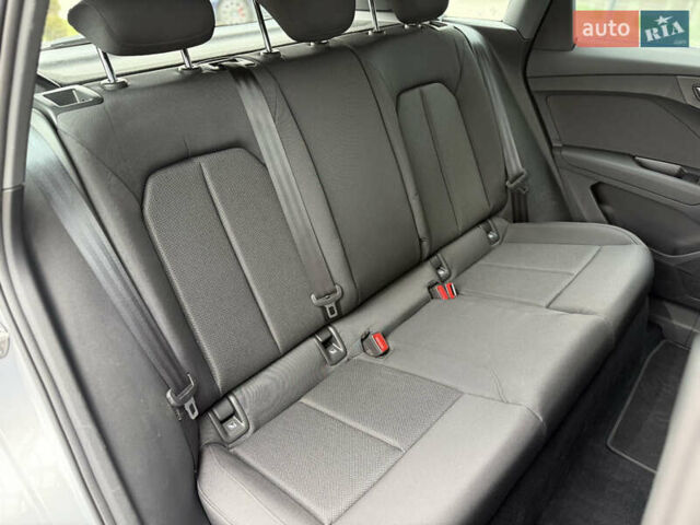 Сірий Ауді Q4 e-tron, об'ємом двигуна 0 л та пробігом 25 тис. км за 29790 $, фото 29 на Automoto.ua