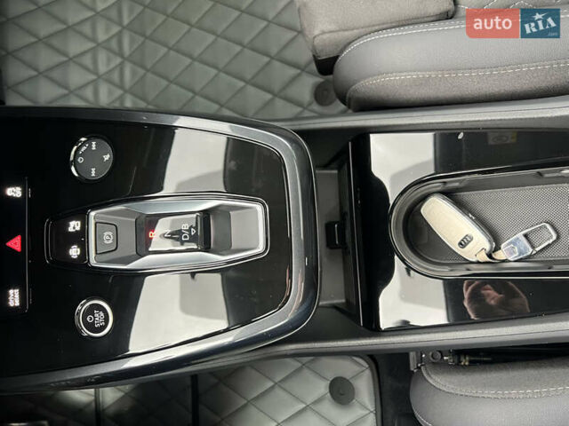 Серый Ауди Q4 e-tron, объемом двигателя 0 л и пробегом 18 тыс. км за 33500 $, фото 20 на Automoto.ua