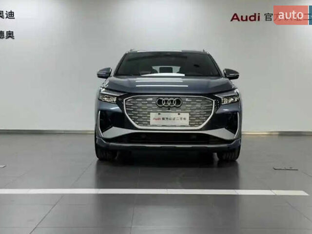 Серый Ауди Q4 e-tron, объемом двигателя 0 л и пробегом 5 тыс. км за 26999 $, фото 1 на Automoto.ua