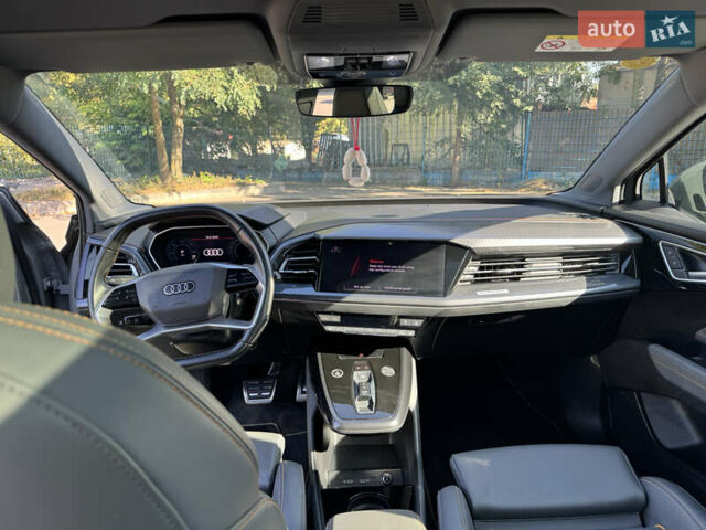Серый Ауди Q4 e-tron, объемом двигателя 0 л и пробегом 32 тыс. км за 26999 $, фото 14 на Automoto.ua