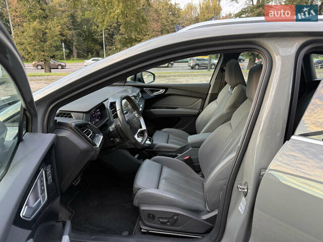 Сірий Ауді Q4 e-tron, об'ємом двигуна 0 л та пробігом 11 тис. км за 30000 $, фото 18 на Automoto.ua