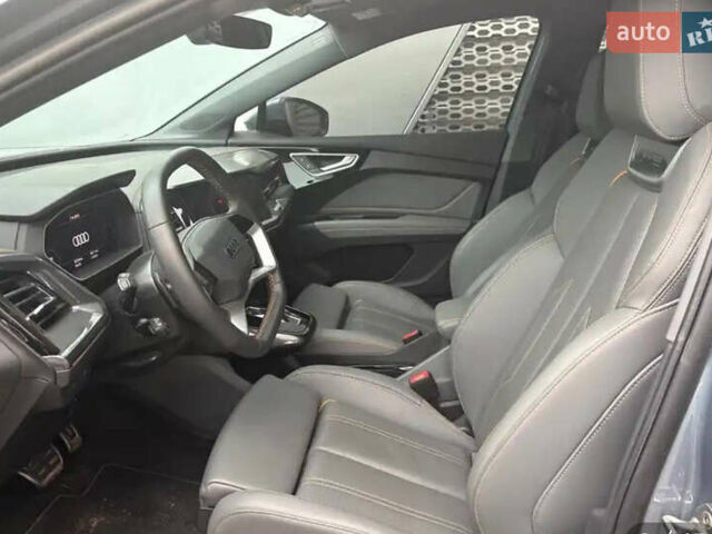 Сірий Ауді Q4 e-tron, об'ємом двигуна 0 л та пробігом 9 тис. км за 27500 $, фото 6 на Automoto.ua