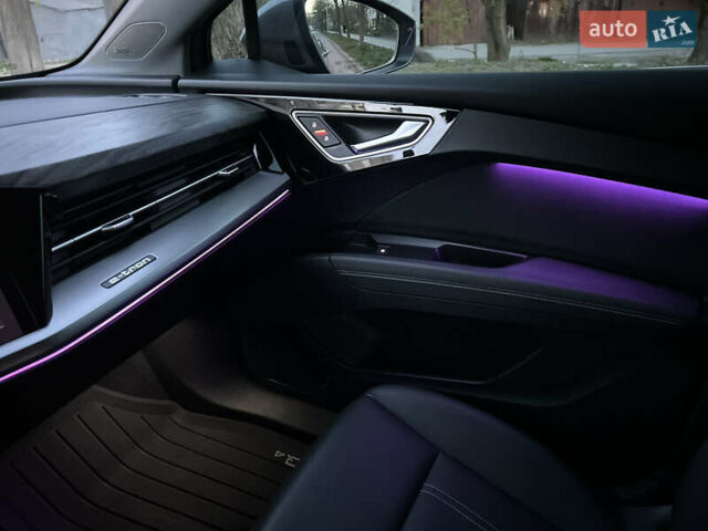 Сірий Ауді Q4 e-tron, об'ємом двигуна 0 л та пробігом 20 тис. км за 28800 $, фото 30 на Automoto.ua