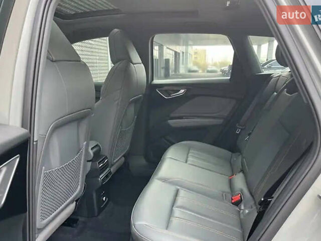 Серый Ауди Q4 e-tron, объемом двигателя 0 л и пробегом 9 тыс. км за 26900 $, фото 12 на Automoto.ua