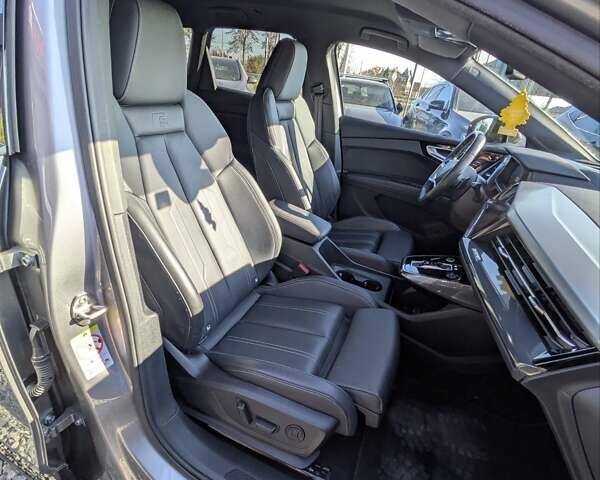 Серый Ауди Q4 e-tron, объемом двигателя 0 л и пробегом 68 тыс. км за 33300 $, фото 21 на Automoto.ua