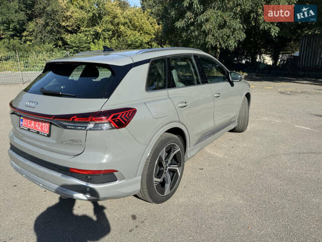 Серый Ауди Q4 e-tron, объемом двигателя 0 л и пробегом 32 тыс. км за 27500 $, фото 5 на Automoto.ua