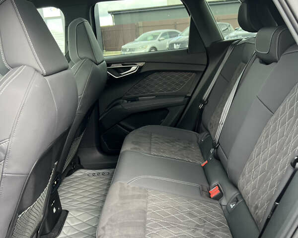 Ауди Q4 e-tron 2023 в Львове на Automoto.ua Серый Ауди Q4 e-tron, объемом двигателя 0 л и пробегом 18 тыс. км за 34500 $, фото 18 на Automoto.ua