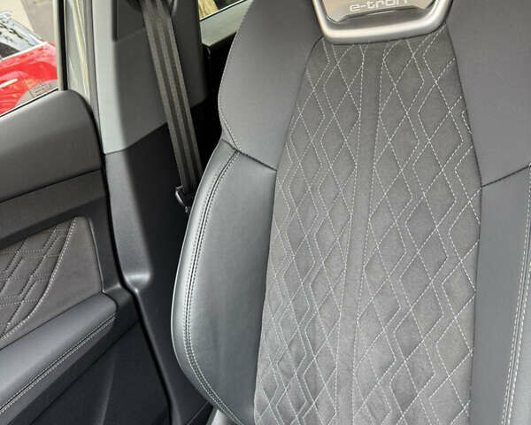 Серый Ауди Q4 e-tron, объемом двигателя 0 л и пробегом 10 тыс. км за 36900 $, фото 18 на Automoto.ua