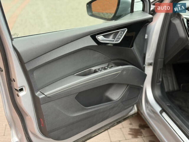 Серый Ауди Q4 e-tron, объемом двигателя 0 л и пробегом 50 тыс. км за 16900 $, фото 29 на Automoto.ua