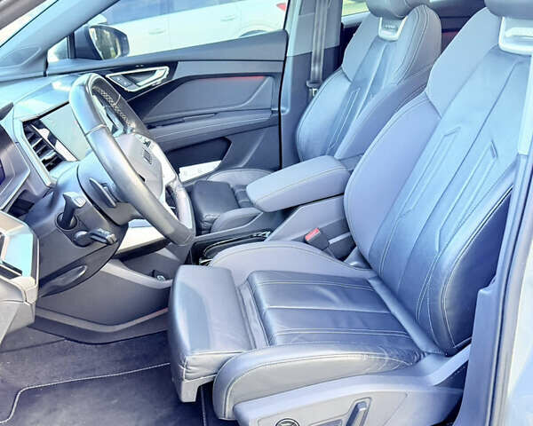 Серый Ауди Q4 e-tron, объемом двигателя 0 л и пробегом 55 тыс. км за 27500 $, фото 24 на Automoto.ua