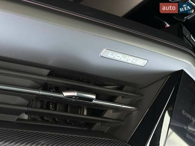 Серый Ауди Q4 e-tron, объемом двигателя 0 л и пробегом 20 тыс. км за 26999 $, фото 23 на Automoto.ua