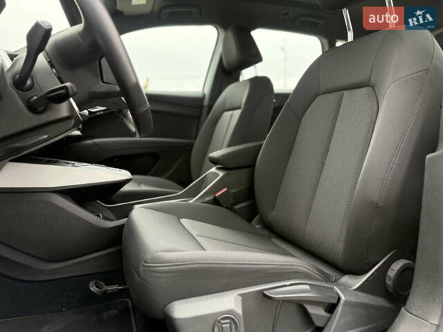 Сірий Ауді Q4 e-tron, об'ємом двигуна 0 л та пробігом 25 тис. км за 29790 $, фото 19 на Automoto.ua