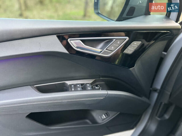 Сірий Ауді Q4 e-tron, об'ємом двигуна 0 л та пробігом 20 тис. км за 28800 $, фото 22 на Automoto.ua