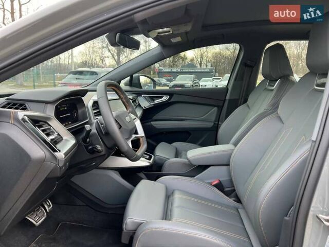 Серый Ауди Q4 e-tron, объемом двигателя 0 л и пробегом 16 тыс. км за 26999 $, фото 23 на Automoto.ua