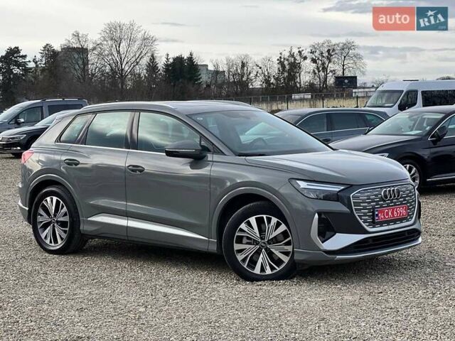Серый Ауди Q4 e-tron, объемом двигателя 0 л и пробегом 20 тыс. км за 26999 $, фото 2 на Automoto.ua