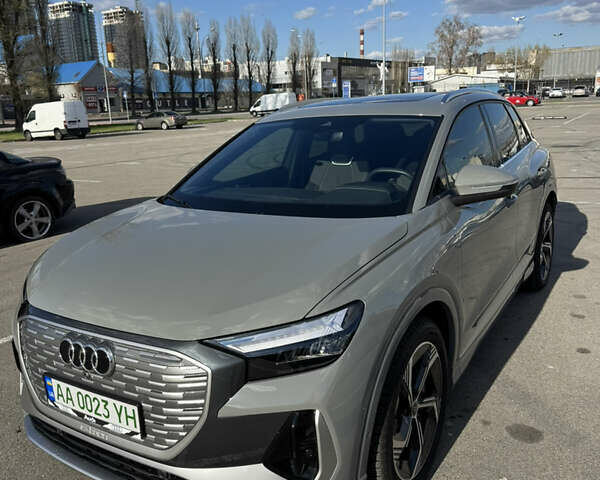 Сірий Ауді Q4 e-tron, об'ємом двигуна 0 л та пробігом 16 тис. км за 33200 $, фото 2 на Automoto.ua