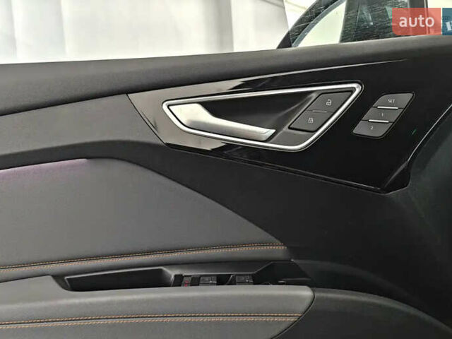 Серый Ауди Q4 e-tron, объемом двигателя 0 л и пробегом 9 тыс. км за 28000 $, фото 8 на Automoto.ua