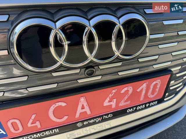 Серый Ауди Q4 e-tron, объемом двигателя 0 л и пробегом 32 тыс. км за 26999 $, фото 11 на Automoto.ua