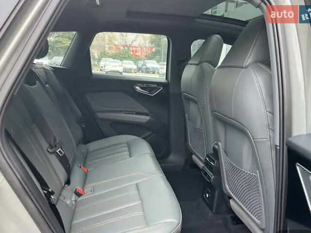 Серый Ауди Q4 e-tron, объемом двигателя 0 л и пробегом 9 тыс. км за 26900 $, фото 13 на Automoto.ua