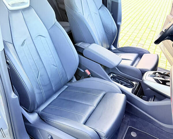 Серый Ауди Q4 e-tron, объемом двигателя 0 л и пробегом 55 тыс. км за 27500 $, фото 31 на Automoto.ua